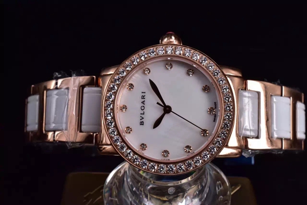 ブルガリ時計正面デザイン